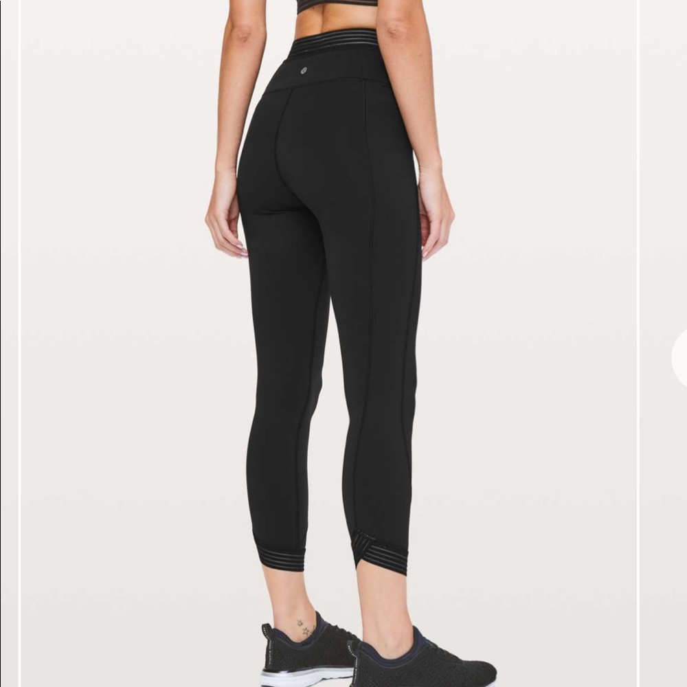 Lululemon Find Focus 7/8 Tight Pant size 6 Like New!